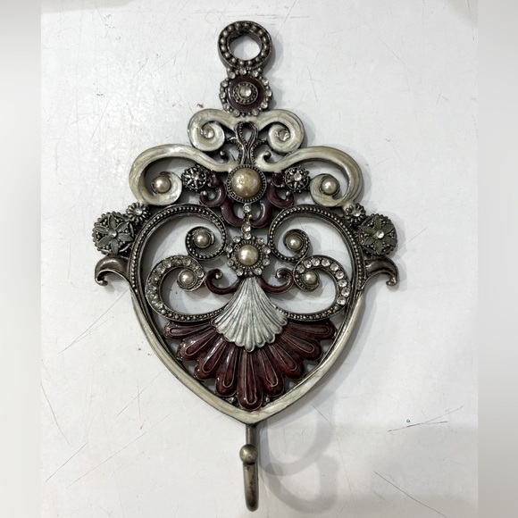 Ornate wall hook - Picture 1 of 7
